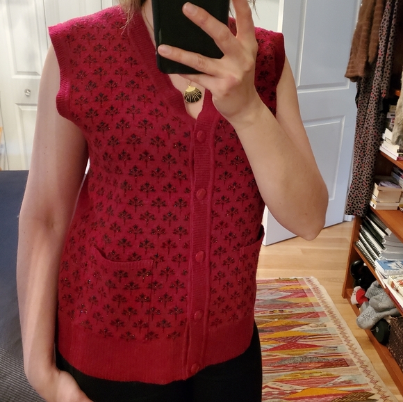 Vintage red knit grandpa sweater vest with metallic thread size medium - Picture 7 of 8